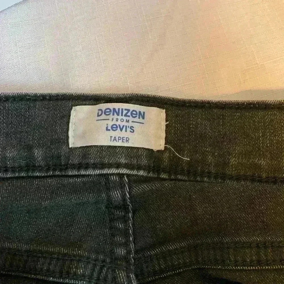 Levi’s Denizen Boys Size 12 Regular Black Distressed Thrashed Taper Jeans - Picture 5 of 7